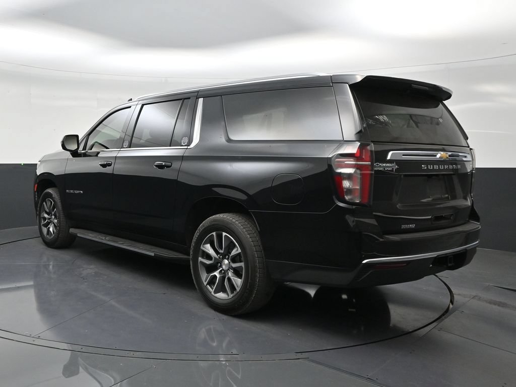 Used 2024 Chevrolet Suburban LS RWD image 3