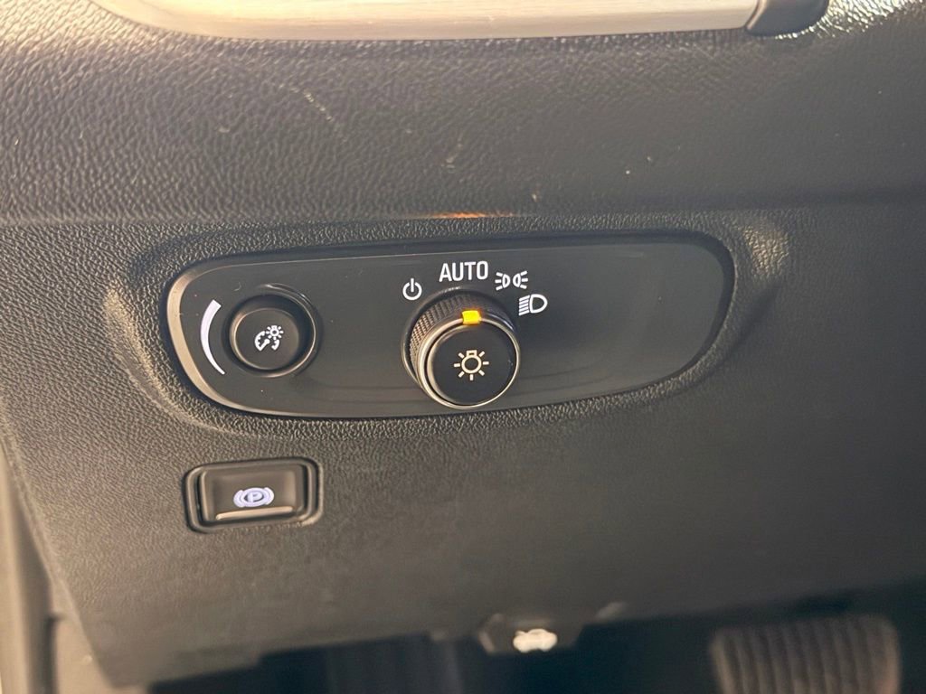 Used 2024 GMC Terrain SLE image 22