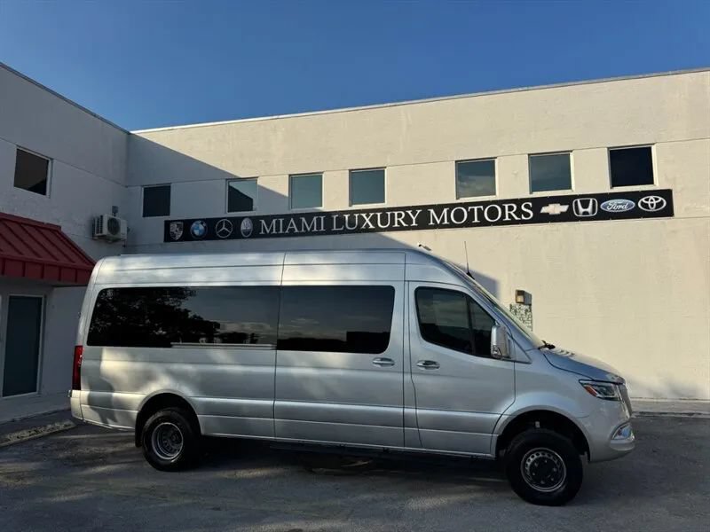 Used 2023 Mercedes-Benz Sprinter 3500 image 3
