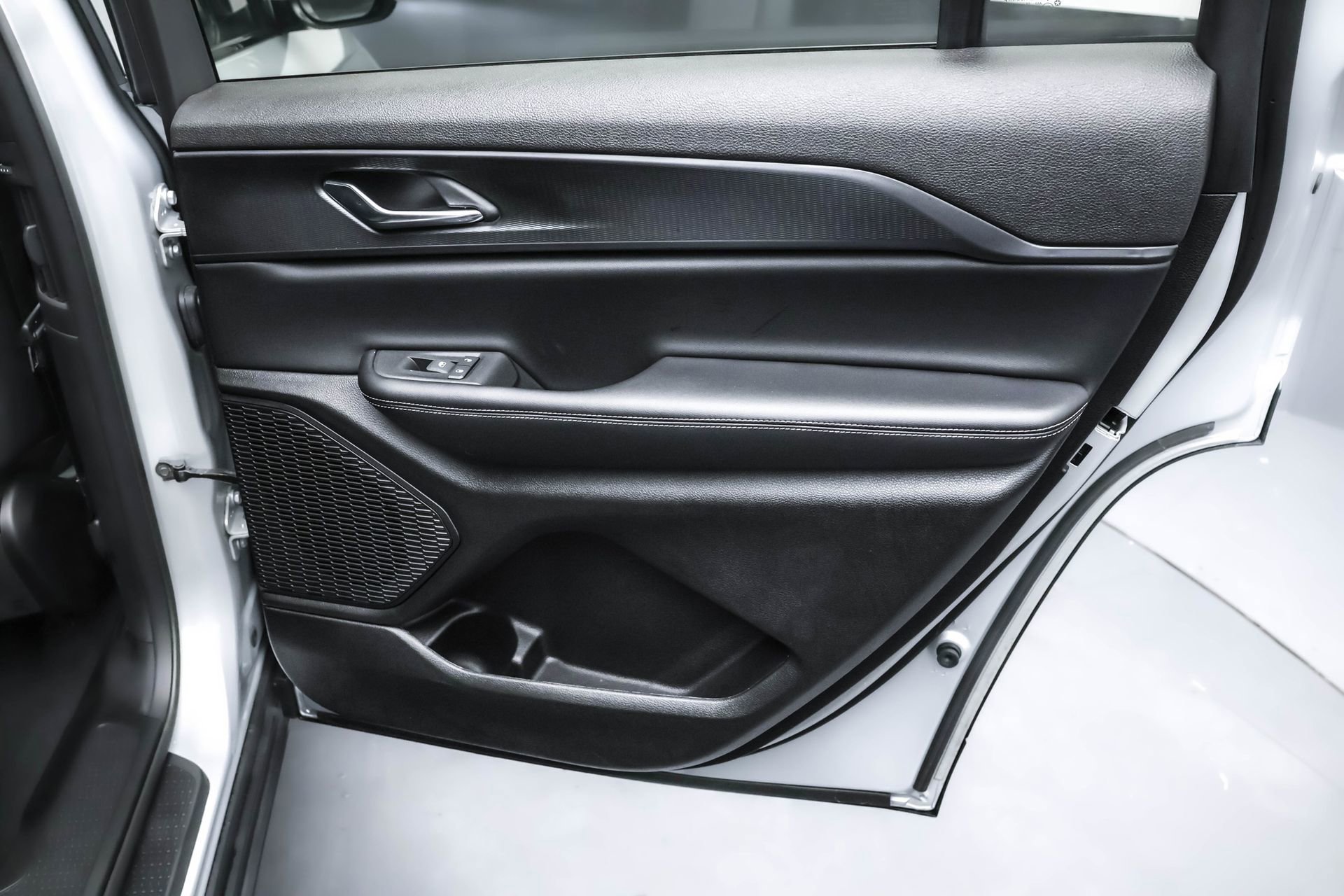 Used 2025 Jeep Grand Cherokee L Altitude image 30