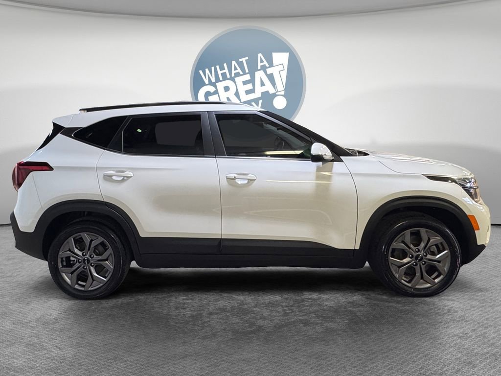 Certified 2024 Kia Seltos S image 2