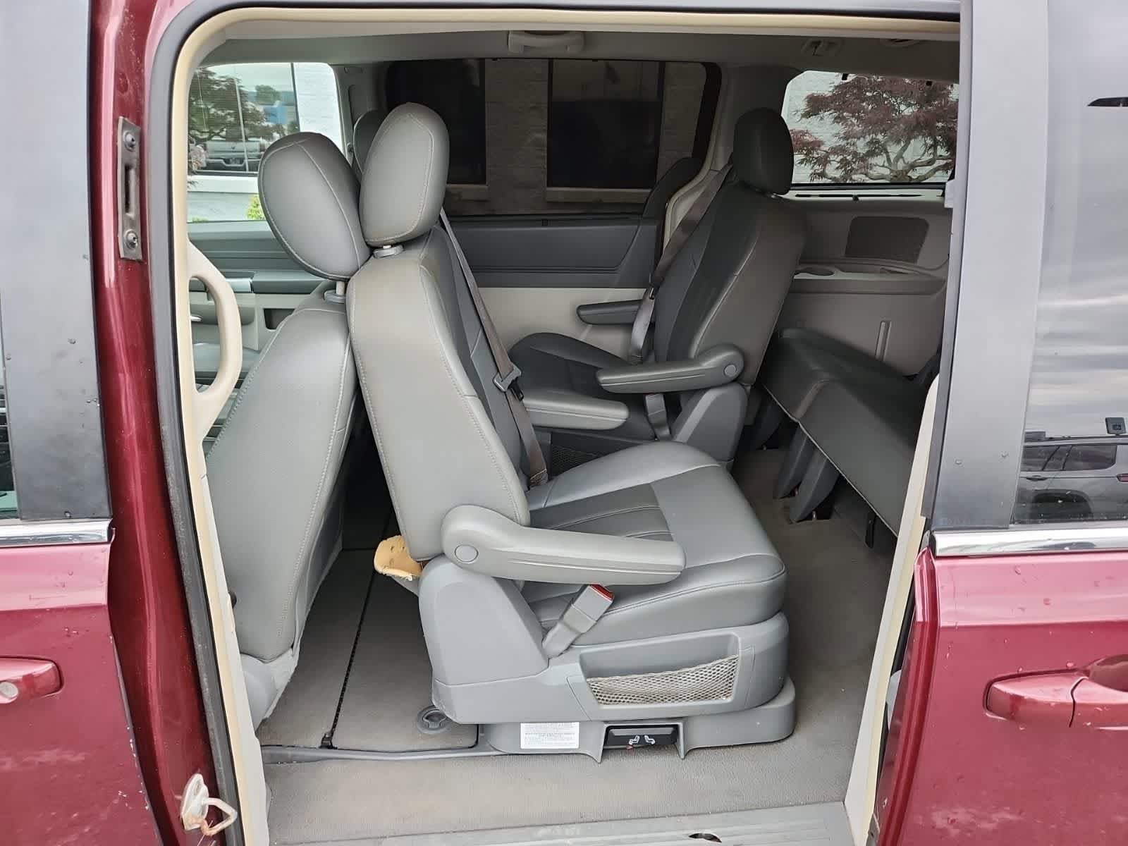 Used 2008 Chrysler Town & Country Touring FWD image 24