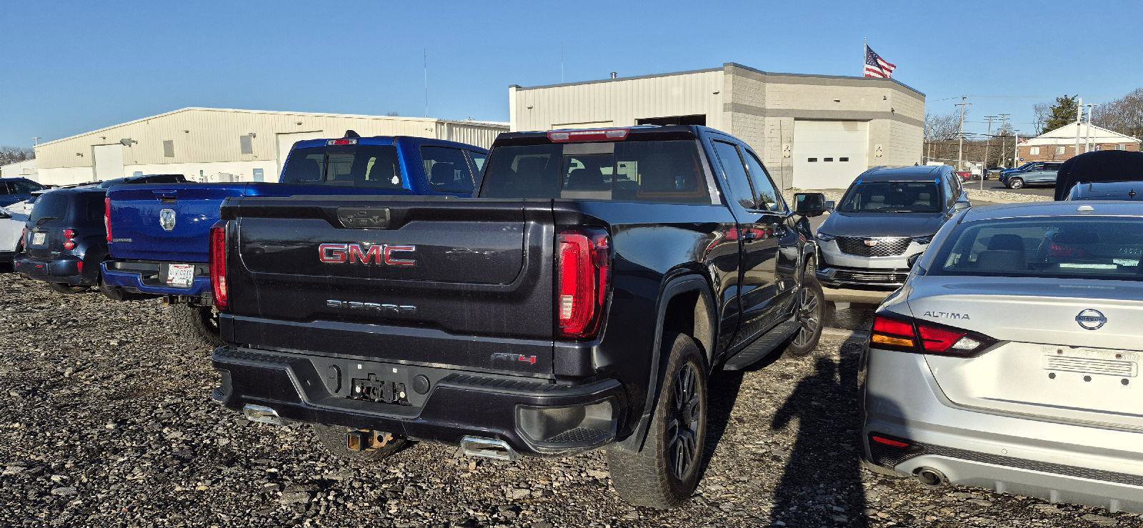 Used 2022 GMC Sierra 1500 AT4 w/ AT4 Preferred Package image 3