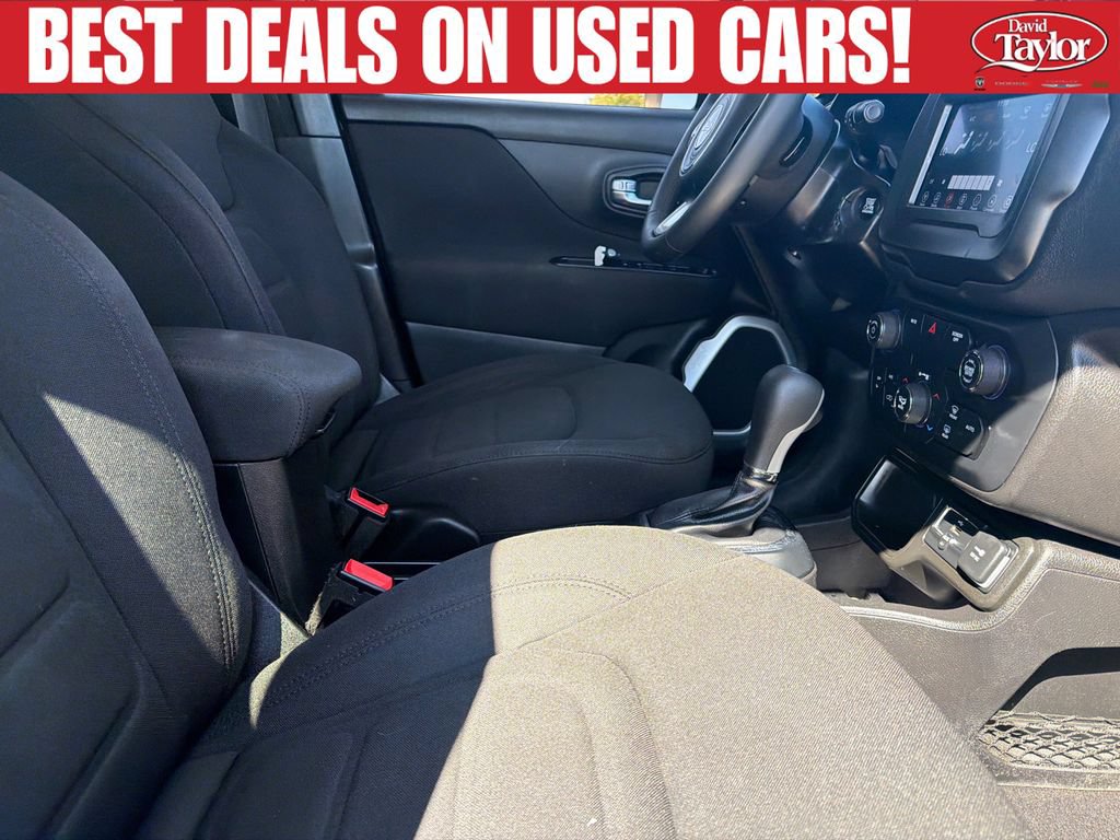 Used 2018 Jeep Renegade Latitude FWD image 25