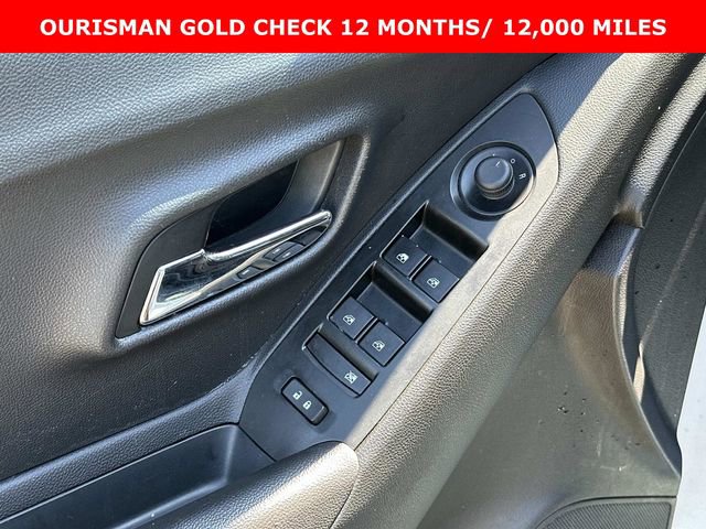 Used 2020 Chevrolet Trax LT w/ LT Convenience Package FWD image 18