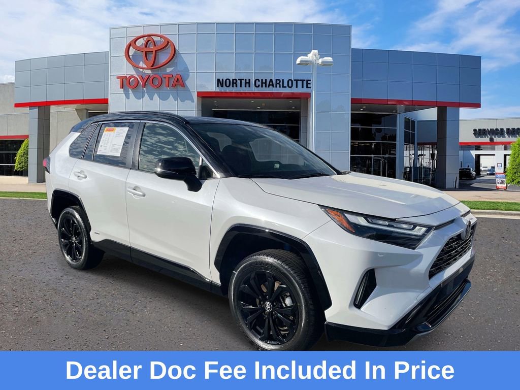 Used 2025 Toyota RAV4 XSE AWD/4WD image 1
