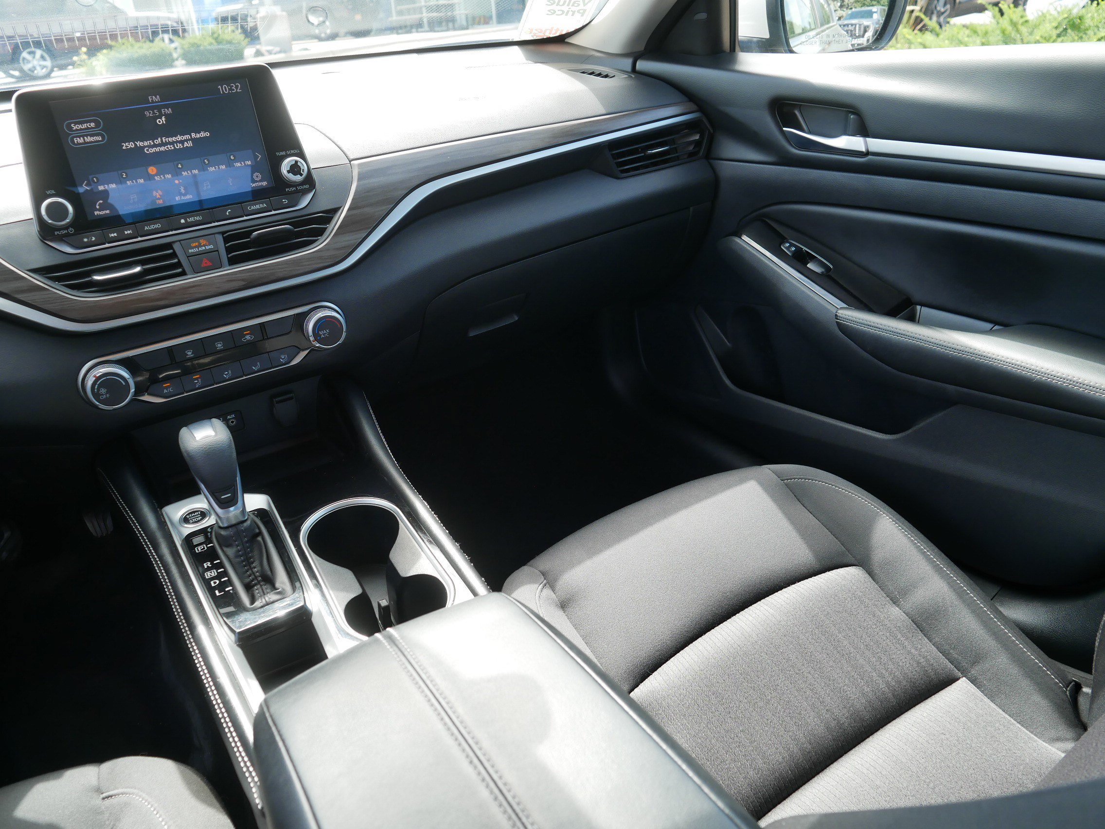 Used 2023 Nissan Altima 2.5 SV FWD image 11