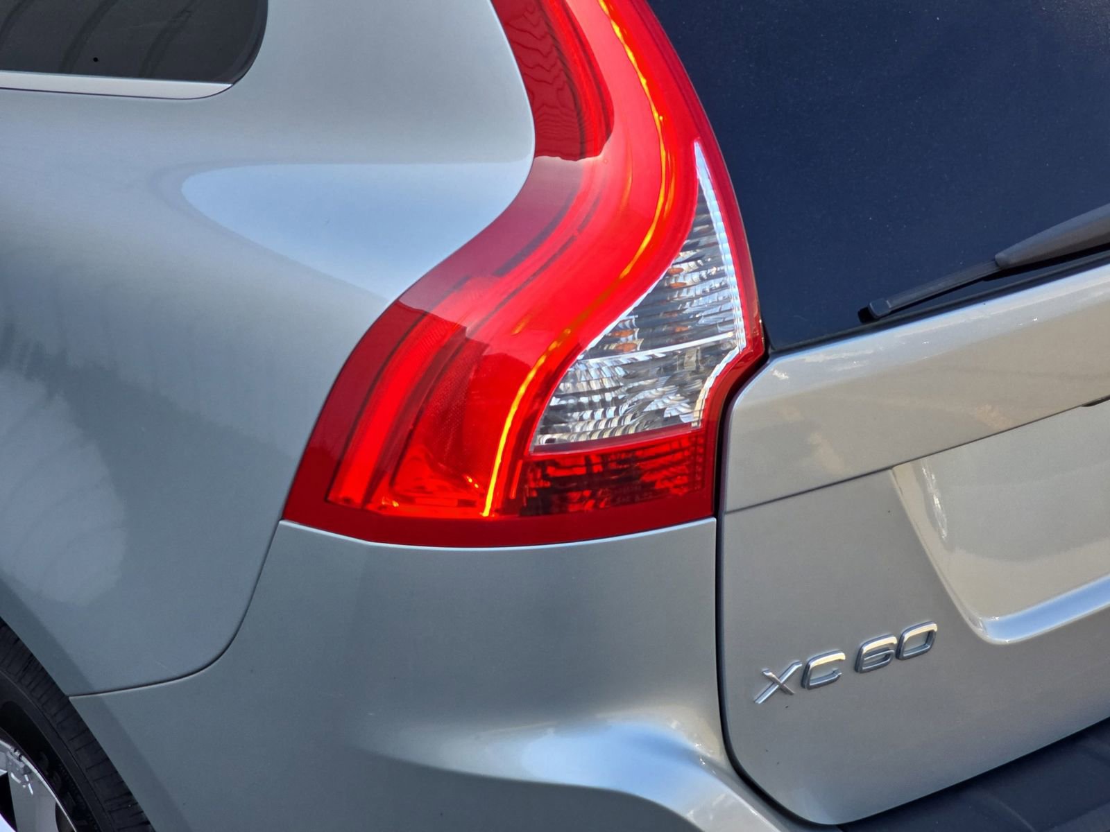 Used 2011 Volvo XC60 3.2 R-Design image 36