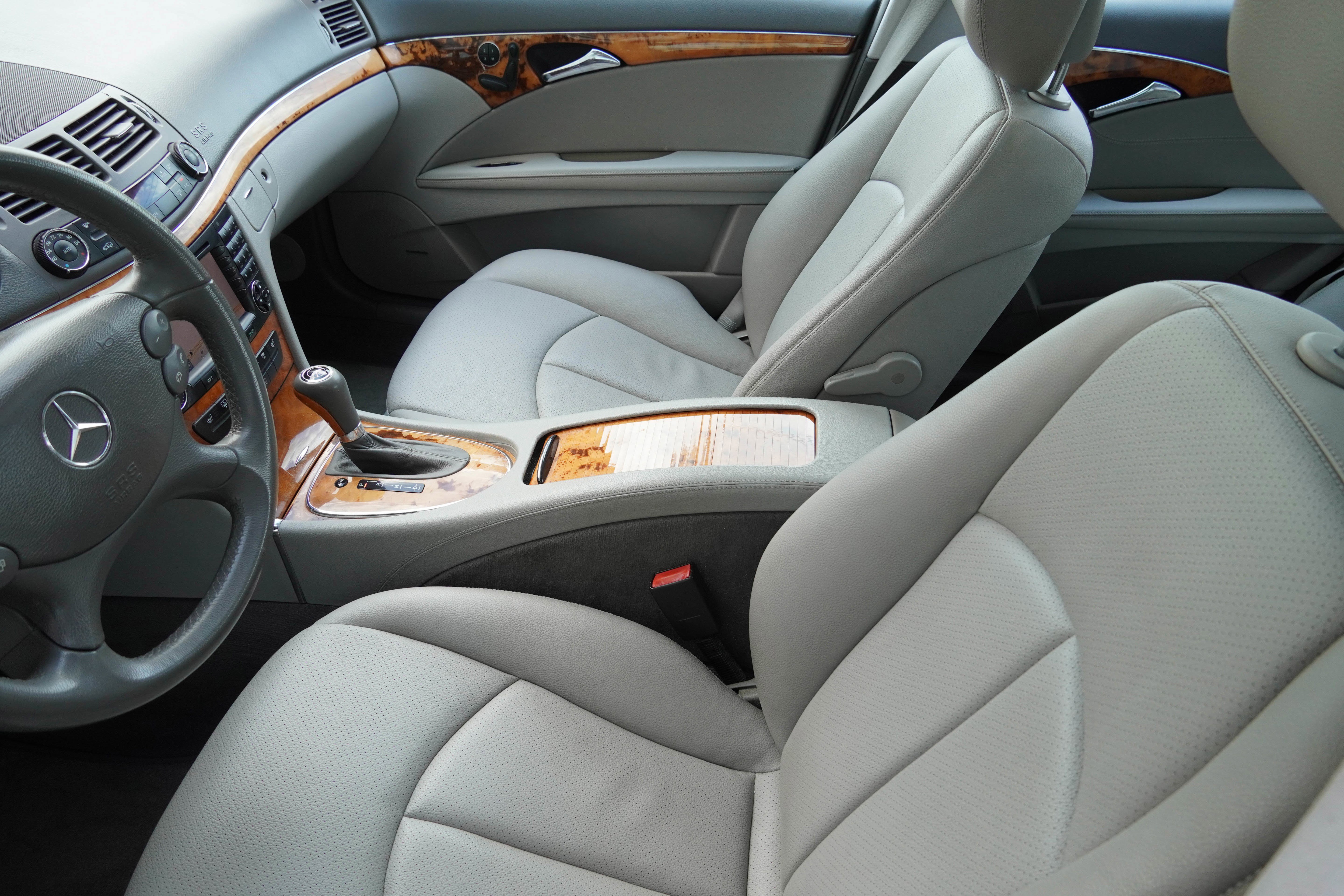 Used 2008 Mercedes-Benz E 350 4MATIC Sedan image 11