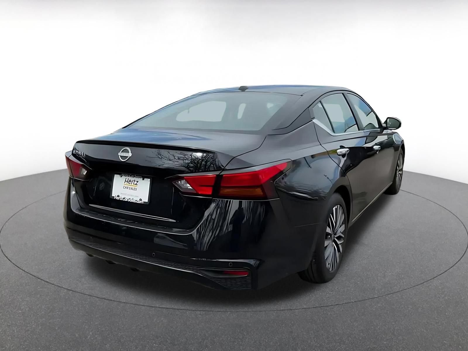 Used 2025 Nissan Altima 2.5 SV image 14
