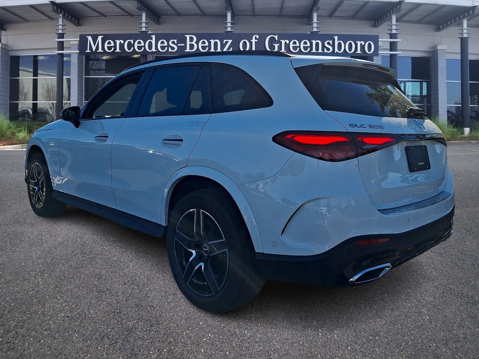 New 2027 Mercedes-Benz GLC 300 4MATIC image 3