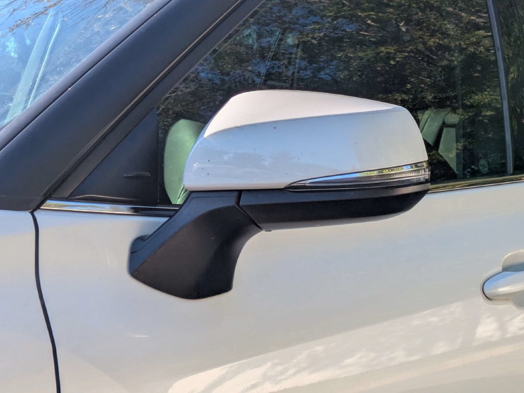 Used 2020 Toyota Highlander XLE AWD/4WD image 16