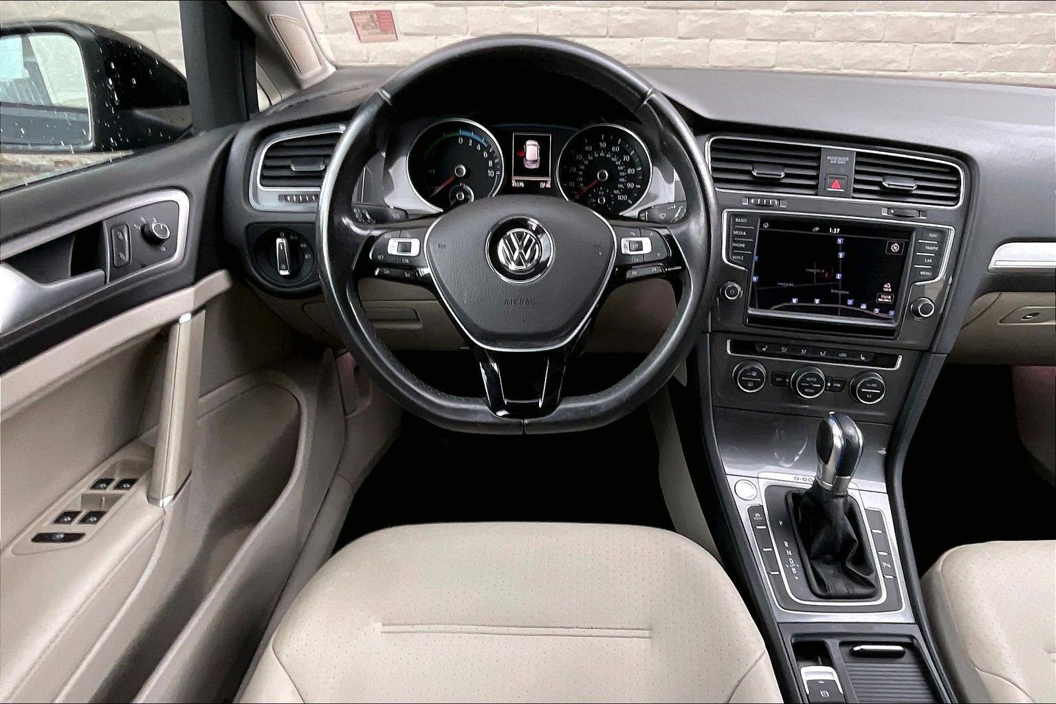 Used 2016 Volkswagen e-Golf SEL Premium FWD image 4
