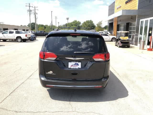 Used 2017 Chrysler Pacifica Touring-L FWD image 5