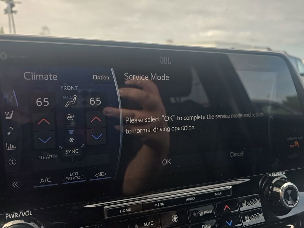 Used 2022 Toyota Highlander Limited image 19