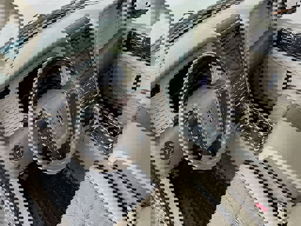 Used 2016 Lincoln Navigator Select image 2