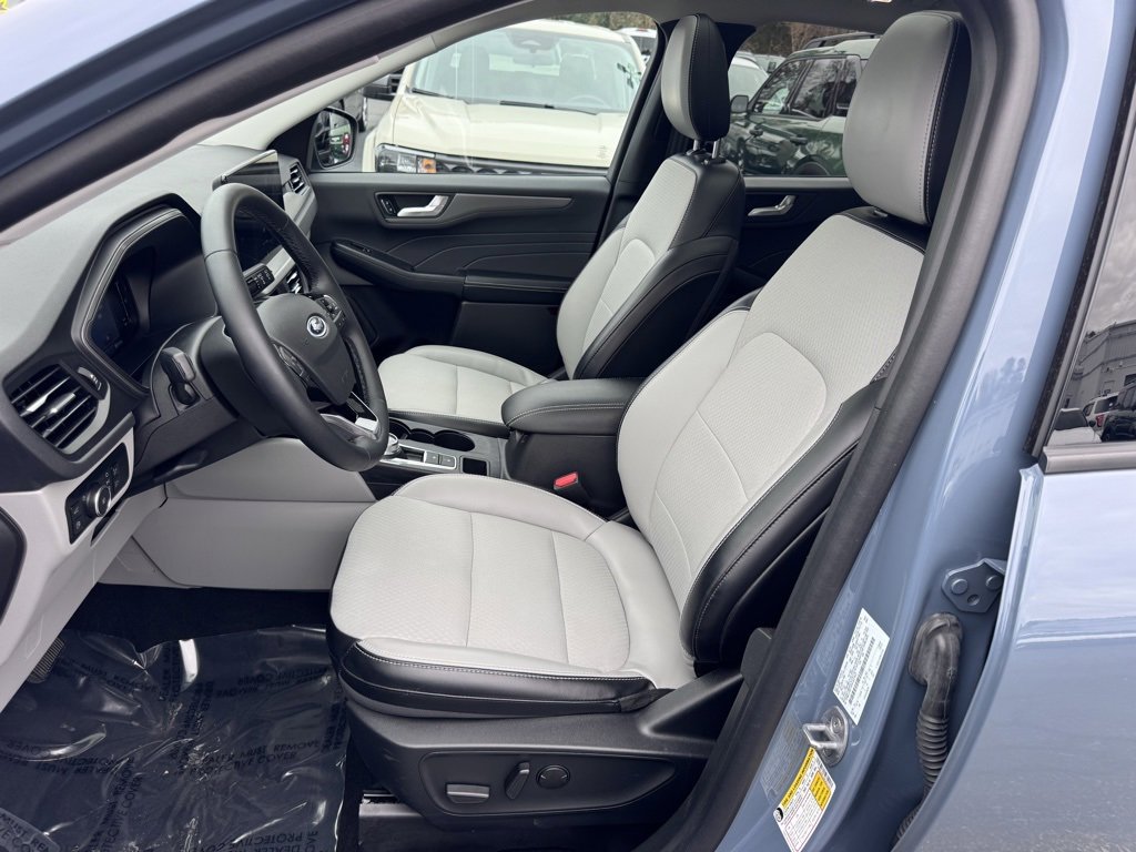 Used 2024 Ford Escape SE image 24