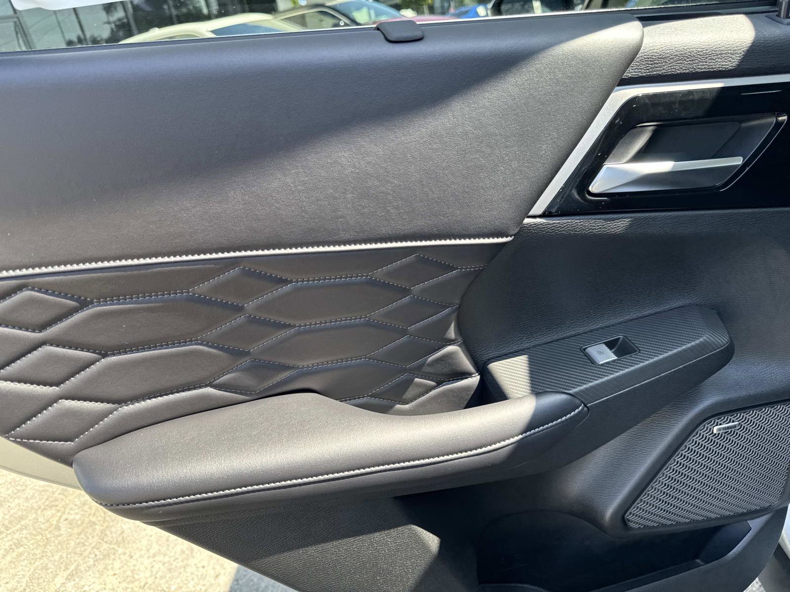 New 2025 Mitsubishi Outlander SEL image 11