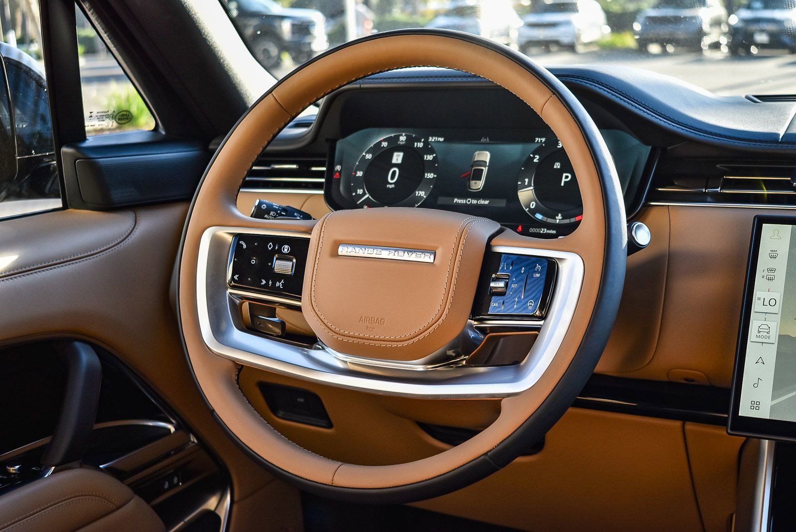 Used 2025 Land Rover Range Rover SE image 15