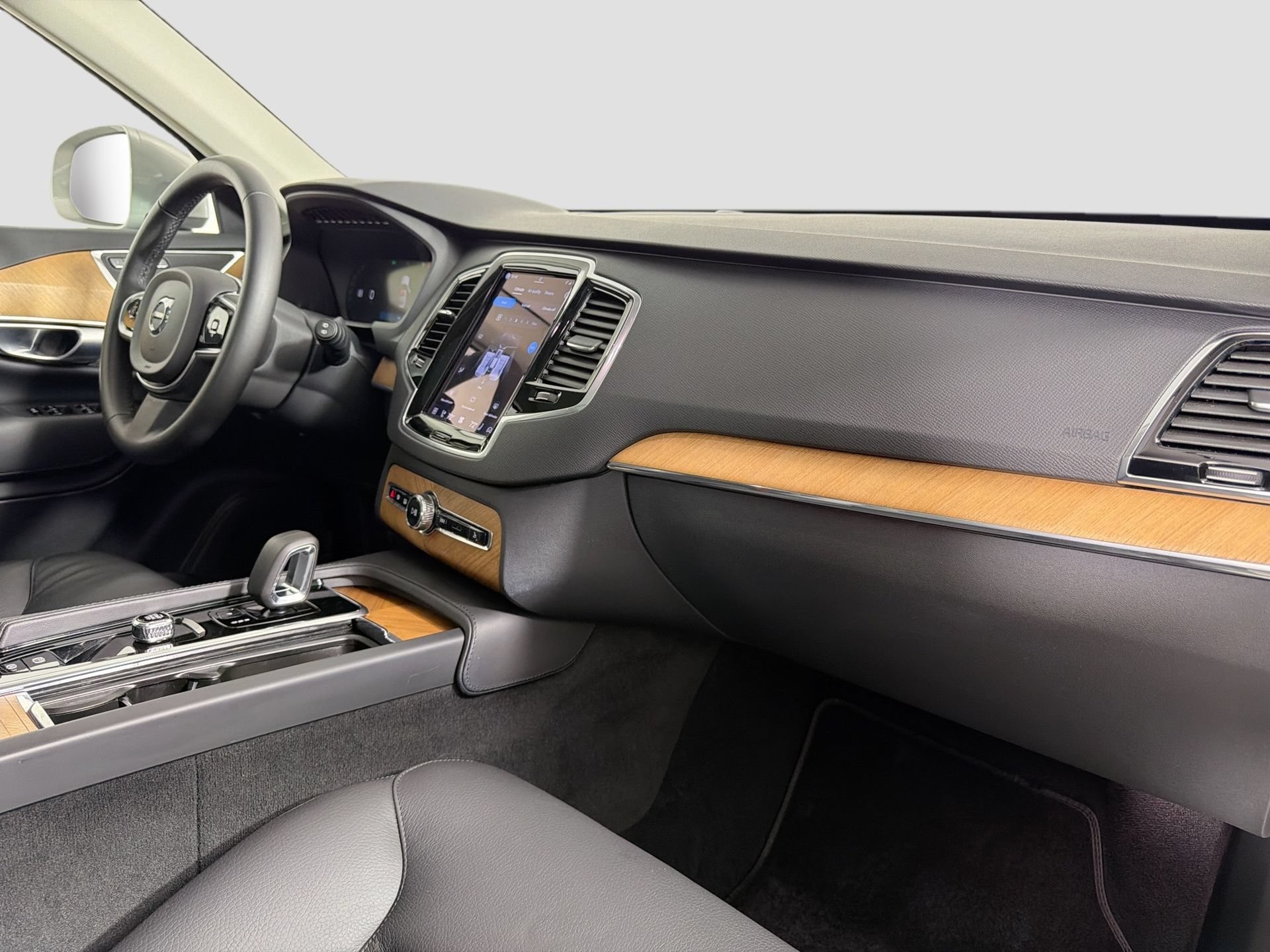 Used 2024 Volvo XC90 B6 Plus AWD/4WD image 31