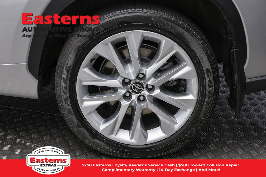 Used 2021 Toyota Highlander Limited AWD/4WD image 9