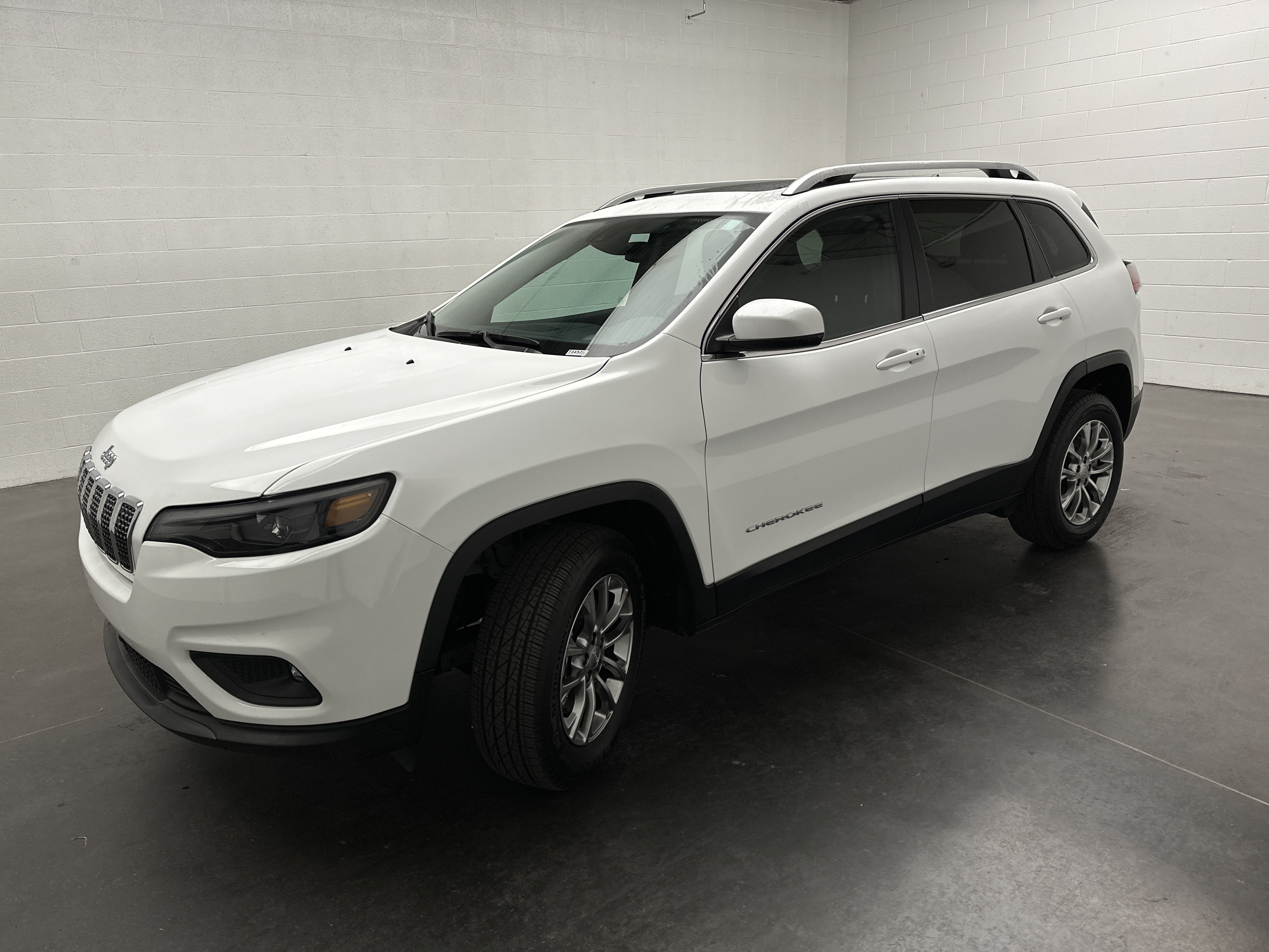 Used 2021 Jeep Cherokee Latitude Lux w/ Sun & Sound Group AWD/4WD image 4