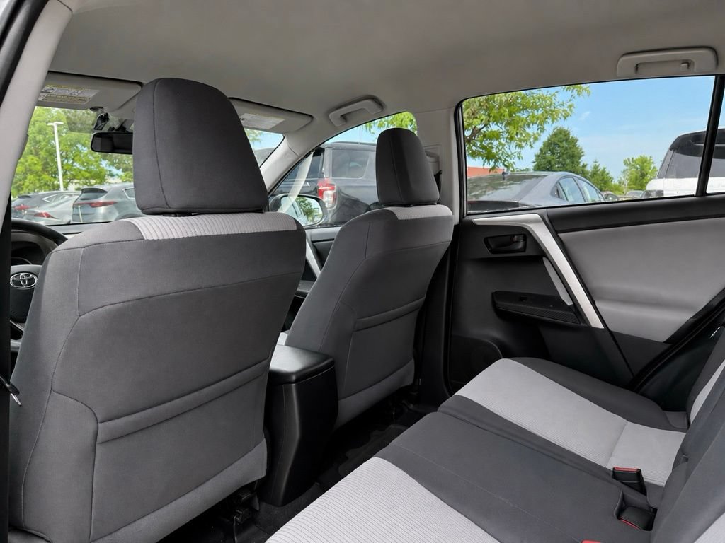 Used 2015 Toyota RAV4 LE AWD/4WD image 17