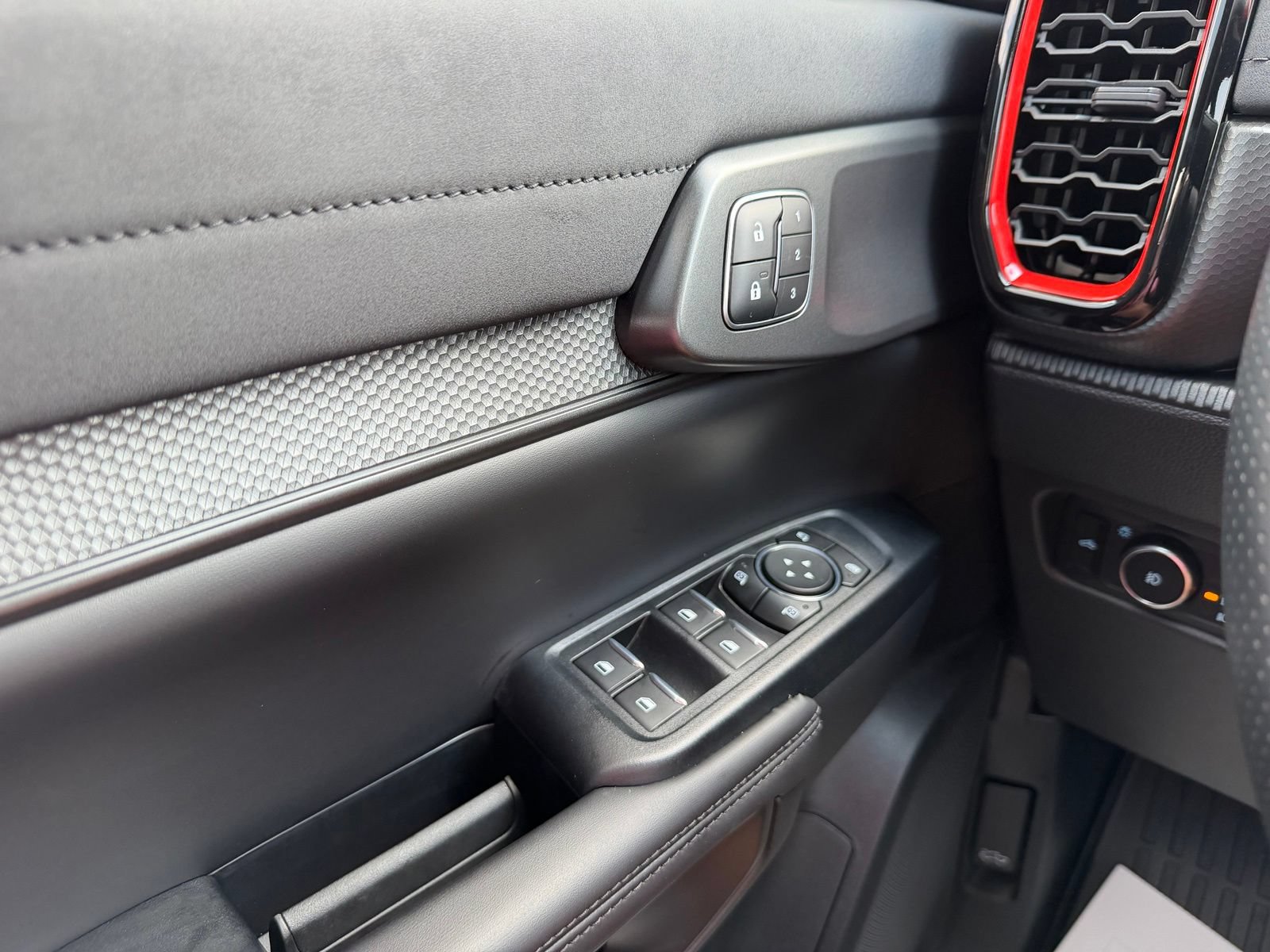 Used 2025 Ford Ranger Raptor AWD/4WD image 26