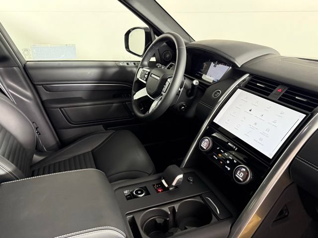 Used 2025 Land Rover Discovery Metropolitan Edition AWD/4WD image 35
