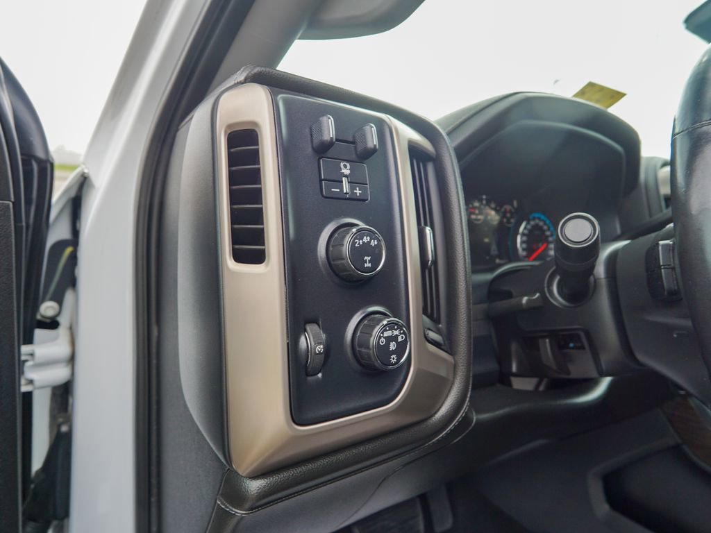 Used 2017 GMC Sierra 2500 Denali w/ Duramax Plus Package AWD/4WD image 19