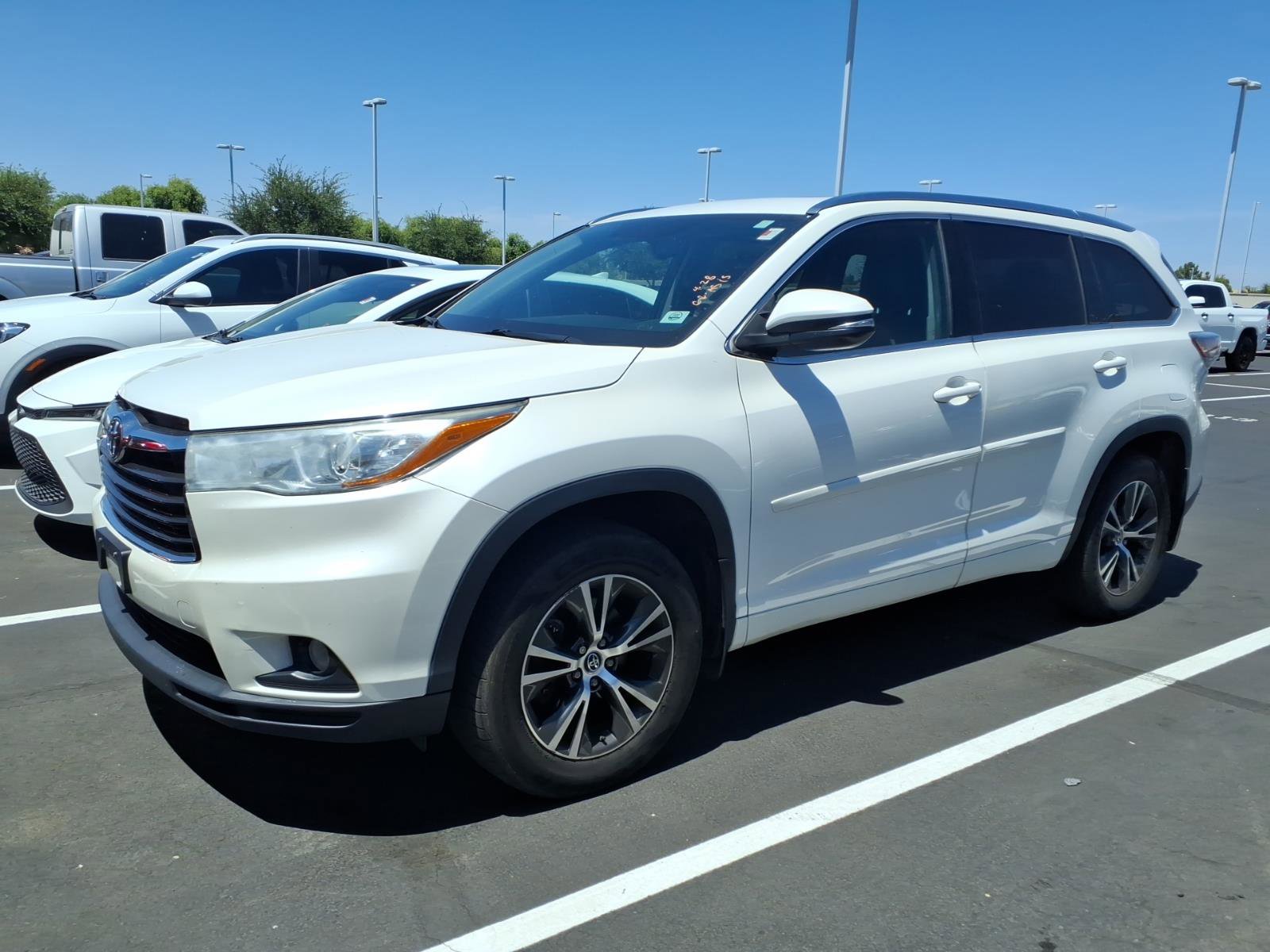 Used 2016 Toyota Highlander XLE w/ Protection Package #3 AWD/4WD image 2
