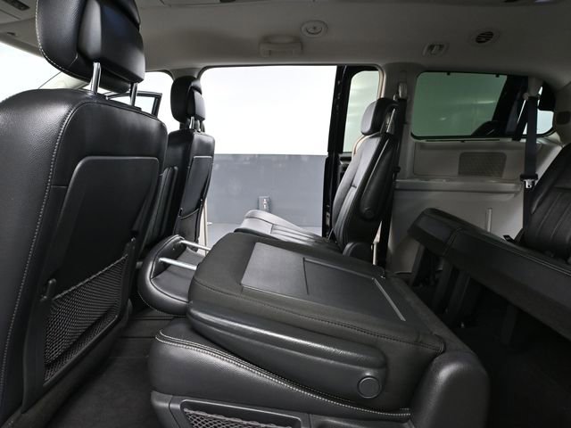 Used 2010 Chrysler Town & Country Touring Plus image 31