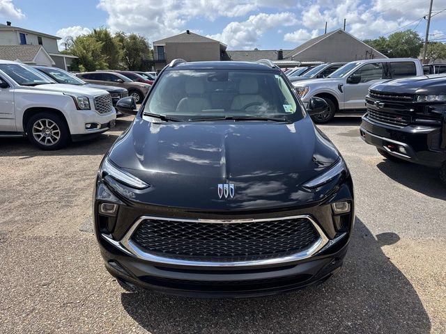 Used 2024 Buick Encore GX Avenir w/ Avenir Technology Package image 2