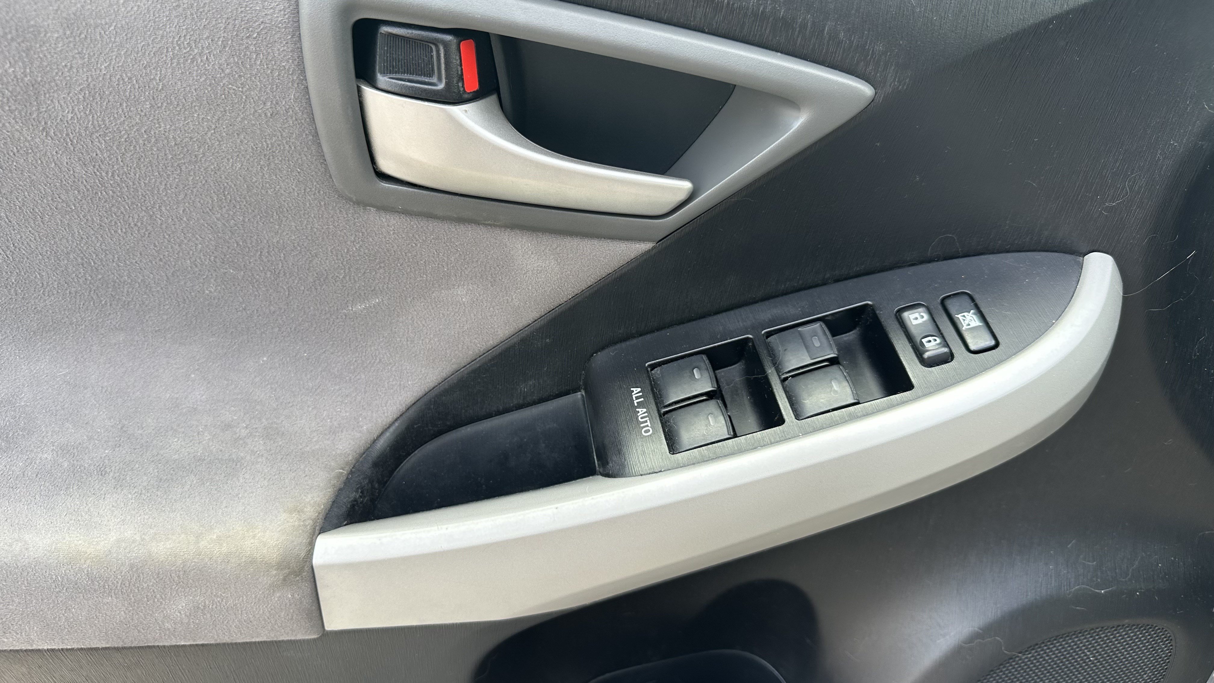 Used 2013 Toyota Prius Two FWD image 17