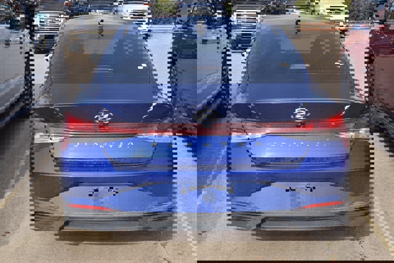 Used 2023 Hyundai Elantra SEL w/ Convenience Package image 6