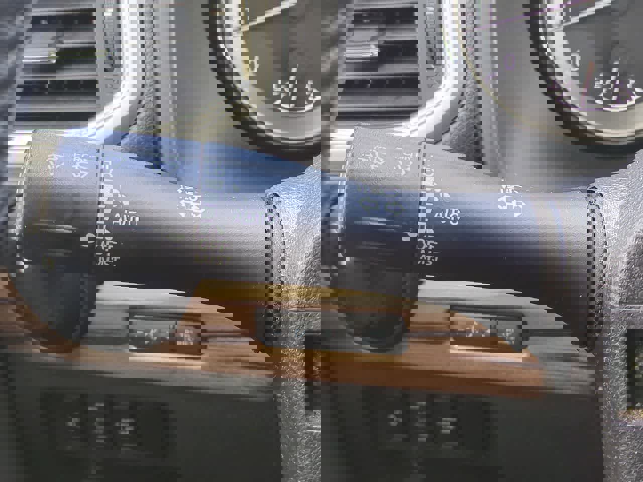 Used 2018 Nissan Titan SL image 27