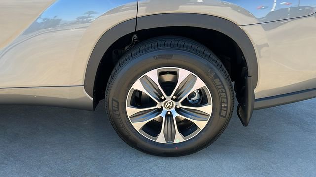 New 2026 Toyota Highlander XLE image 22