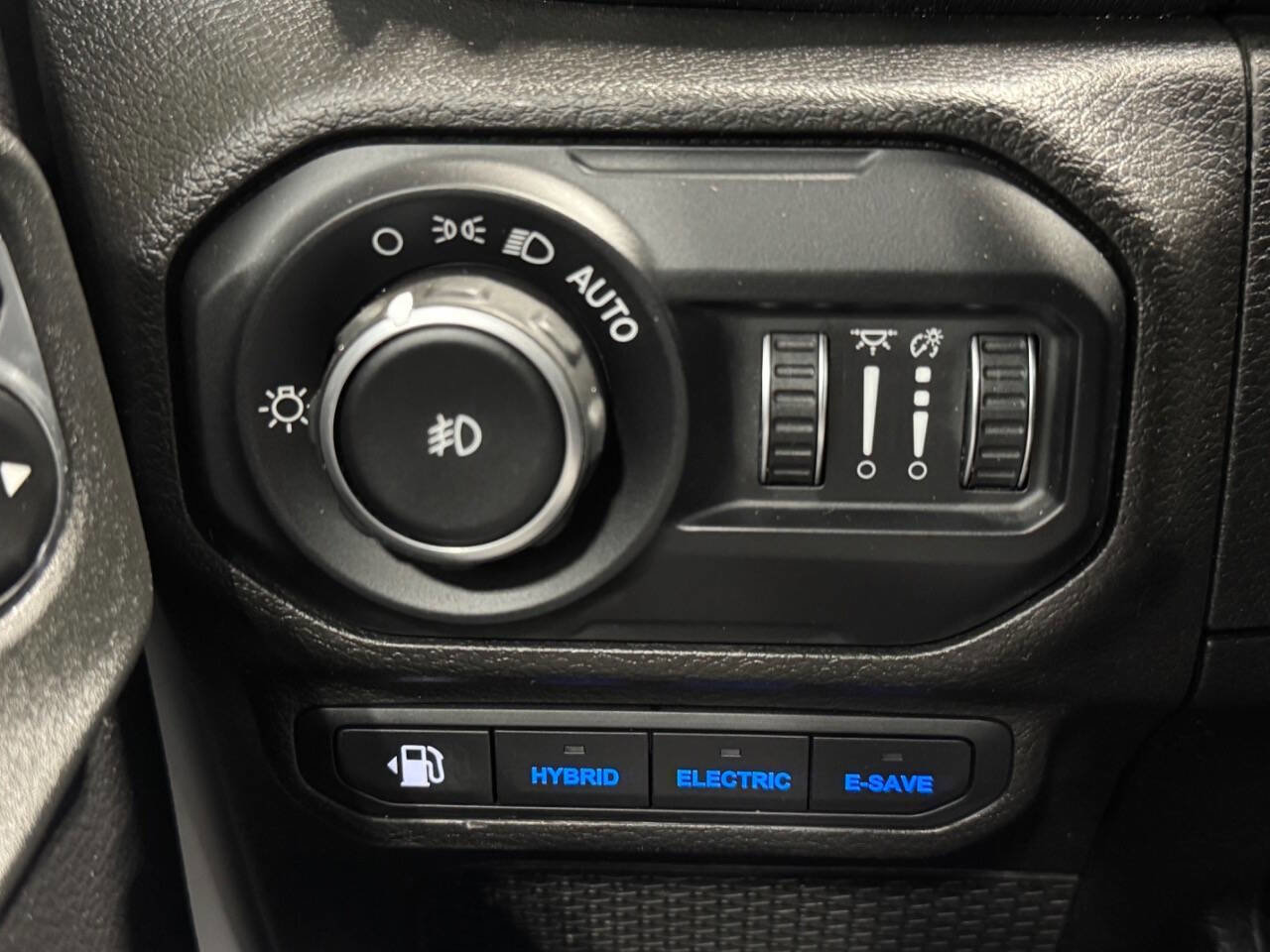 Used 2022 Jeep Wrangler Unlimited Sahara w/ Cold Weather Group image 34