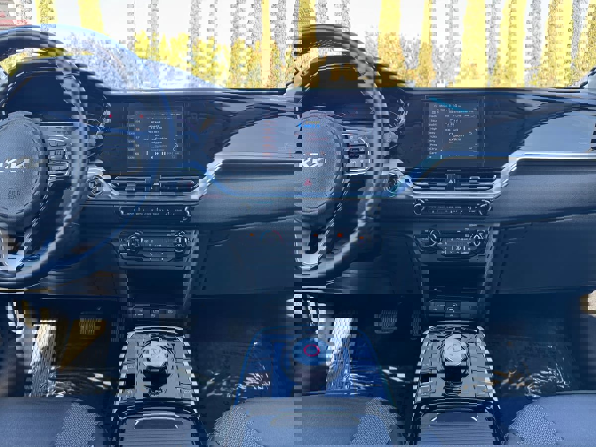 Used 2022 Kia Niro EX image 15