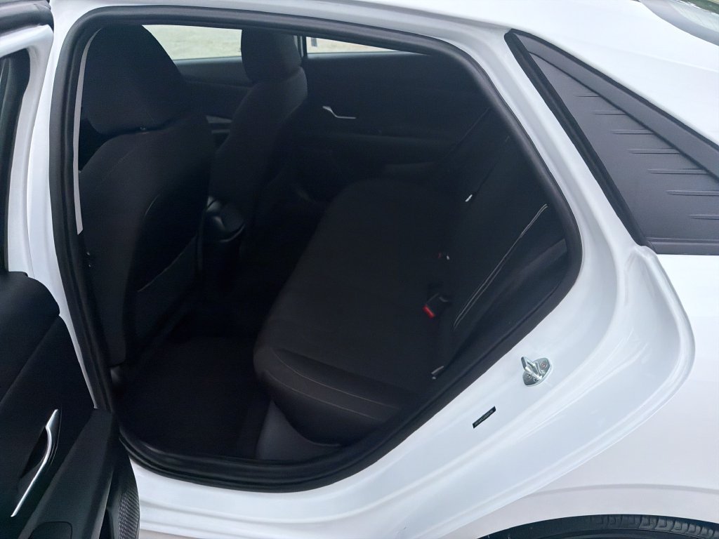 Used 2022 Hyundai Elantra SEL FWD image 14