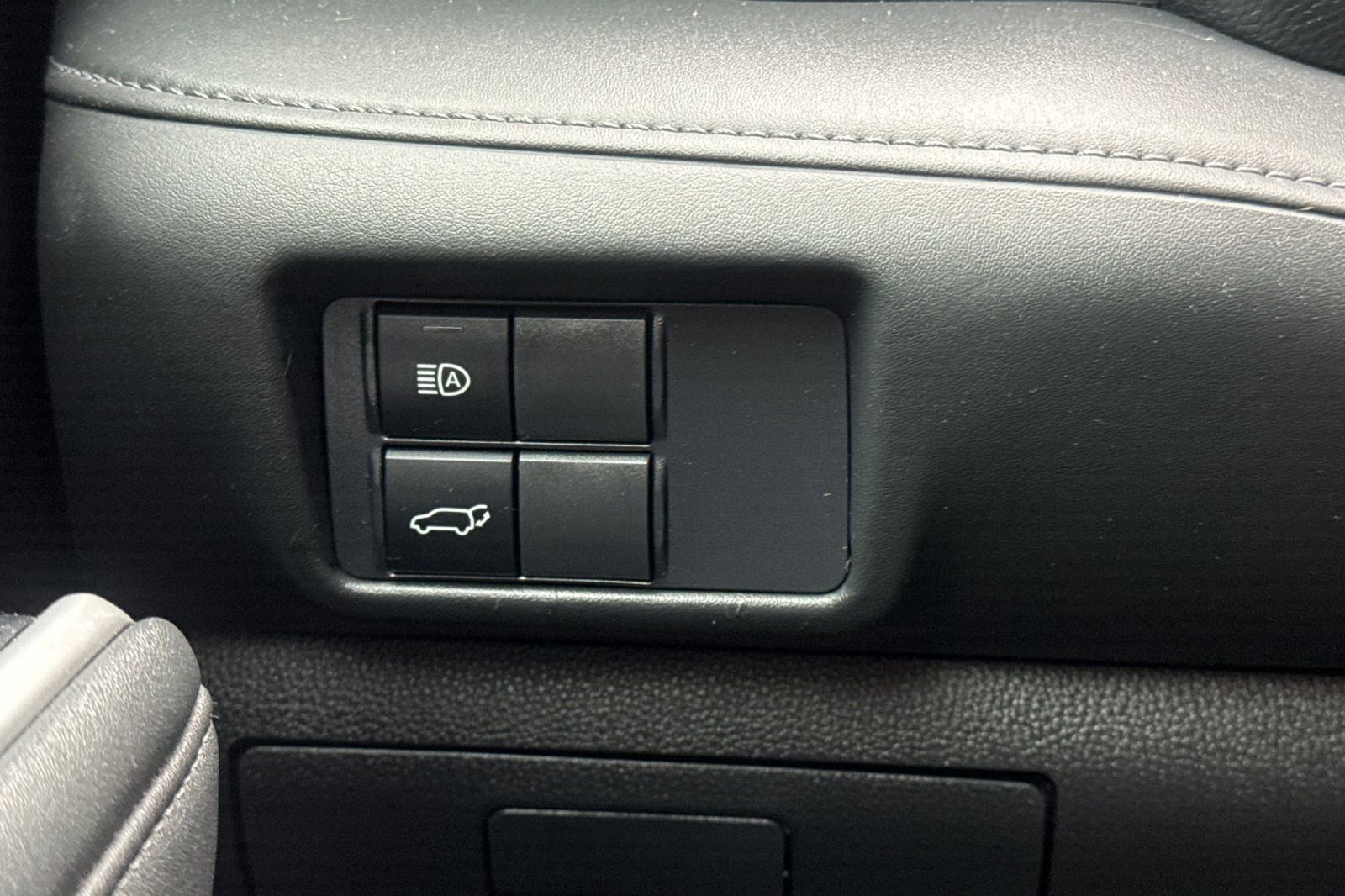 Used 2021 Toyota Highlander LE AWD/4WD image 41