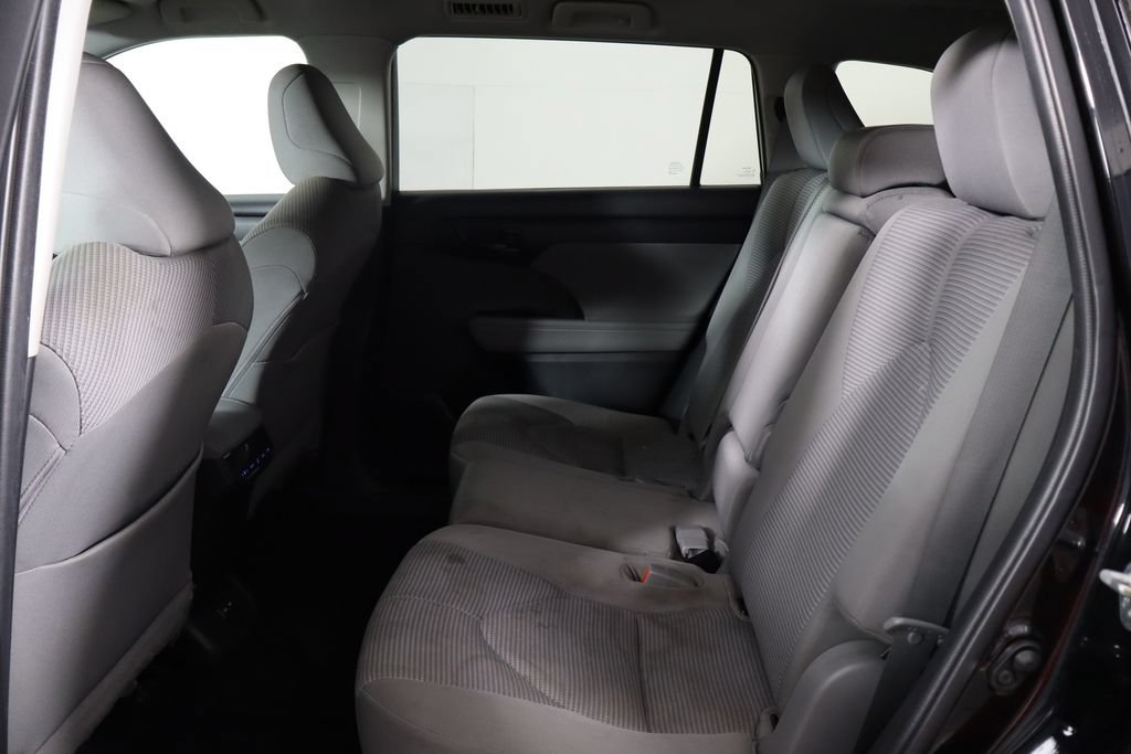 Used 2022 Toyota Highlander L AWD/4WD image 16