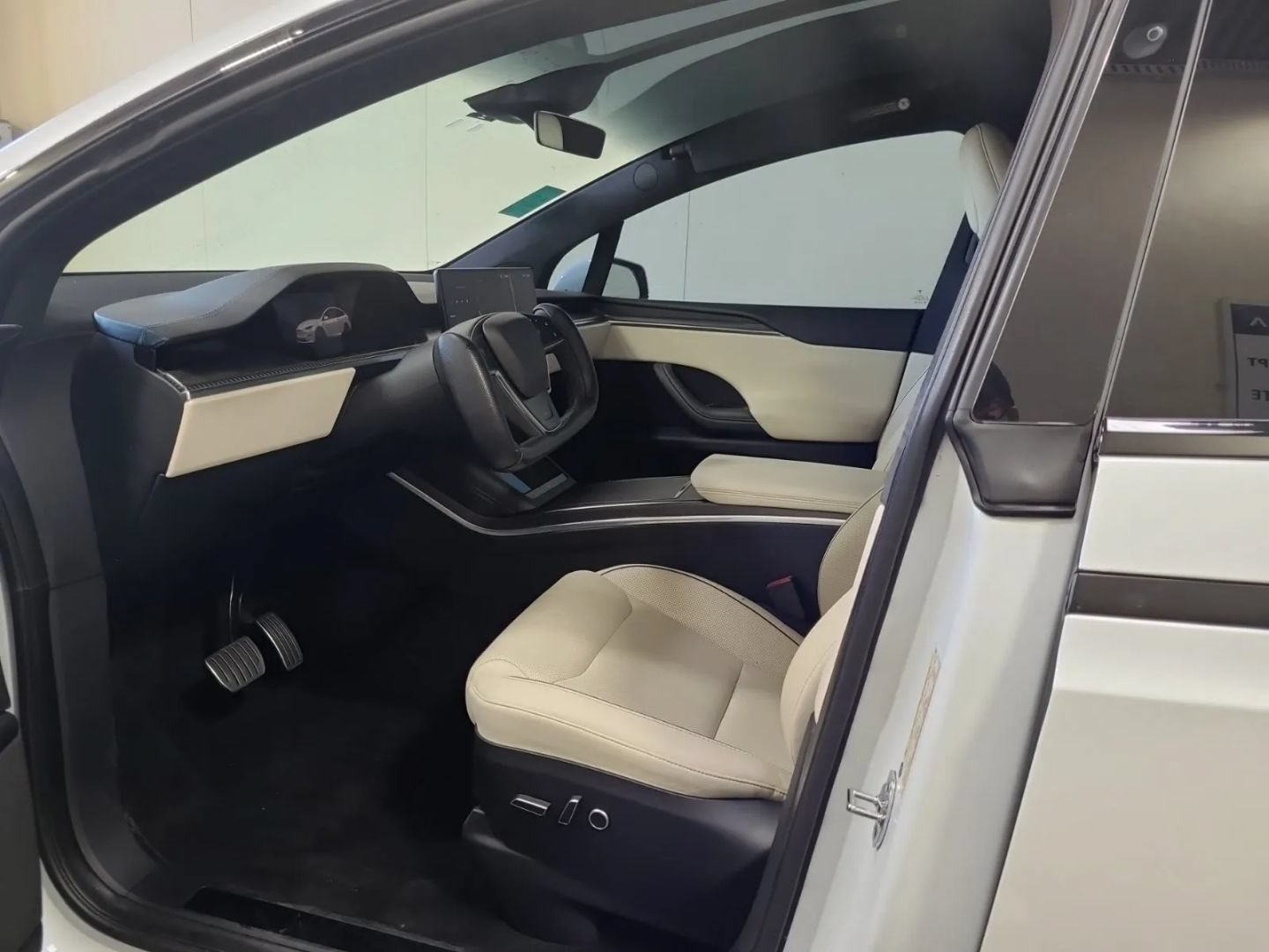 Used 2022 Tesla Model X Plaid AWD/4WD image 3