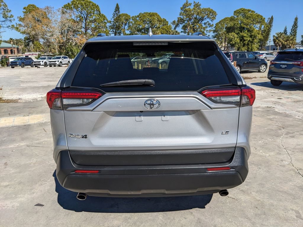 Used 2020 Toyota RAV4 LE image 8