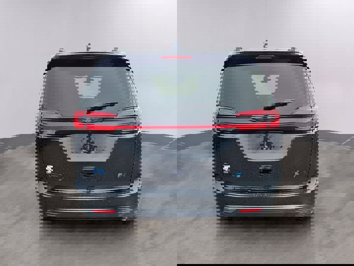 Used 2024 Chrysler Pacifica Premium image 5