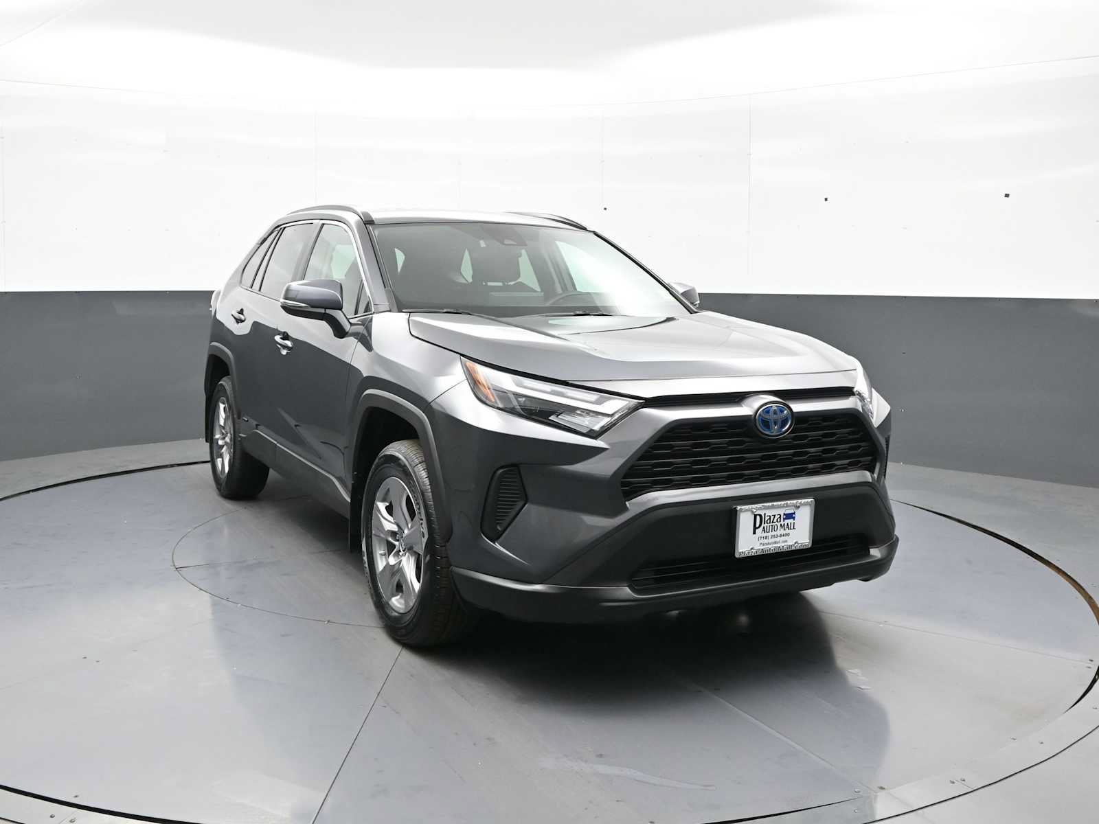 Used 2023 Toyota RAV4 LE AWD/4WD image 3