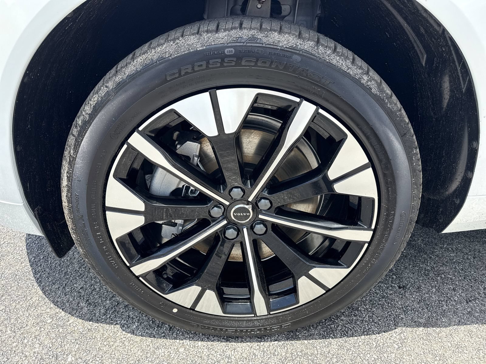 New 2026 Volvo XC60 T8 Plus w/ Protection Package Premier AWD/4WD image 9