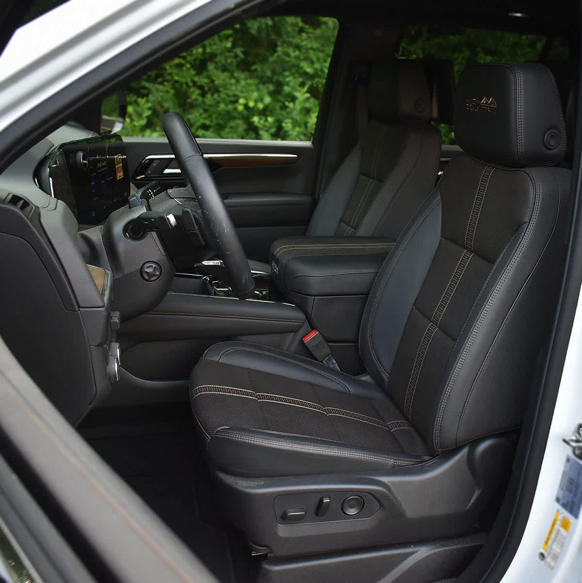 Used 2026 Chevrolet Tahoe High Country AWD/4WD image 9