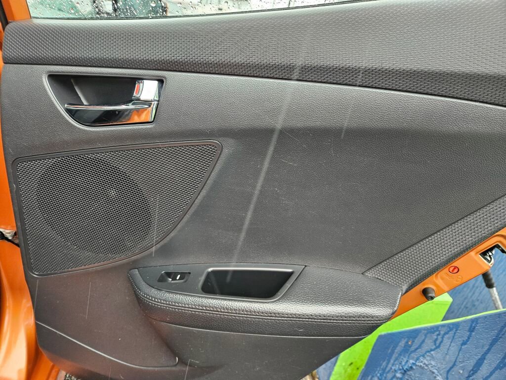 Used 2012 Hyundai Veloster w/ Style Pkg image 15