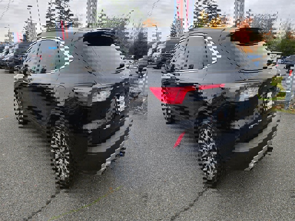 Used 2022 Ford Escape Titanium w/ Class II Trailer Tow Package image 7